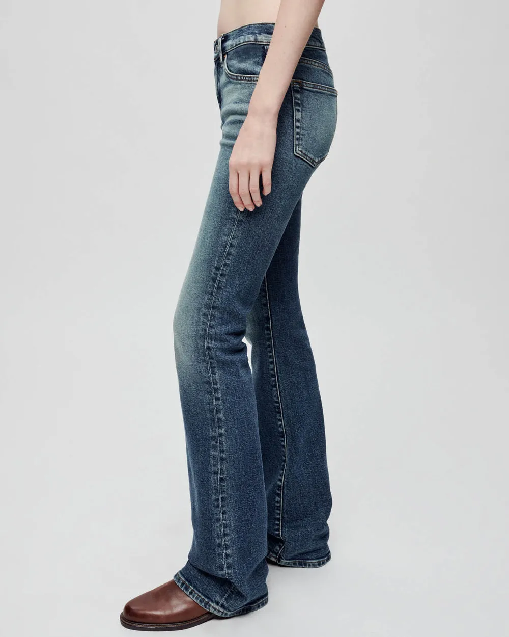 Mid Rise Baby Bootcut Jean in Azzurro