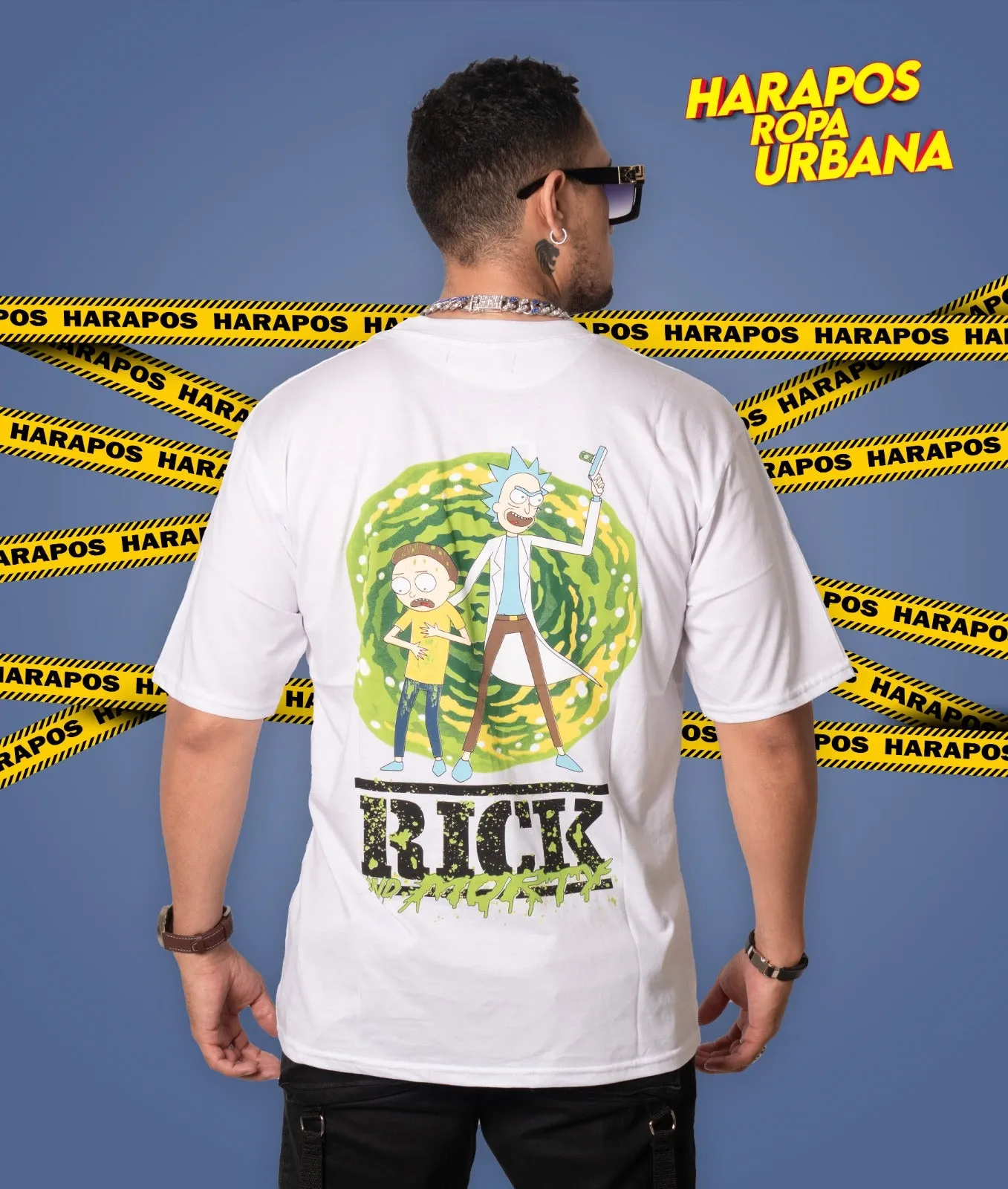 Polera Rose London oversize rick and morty blanca